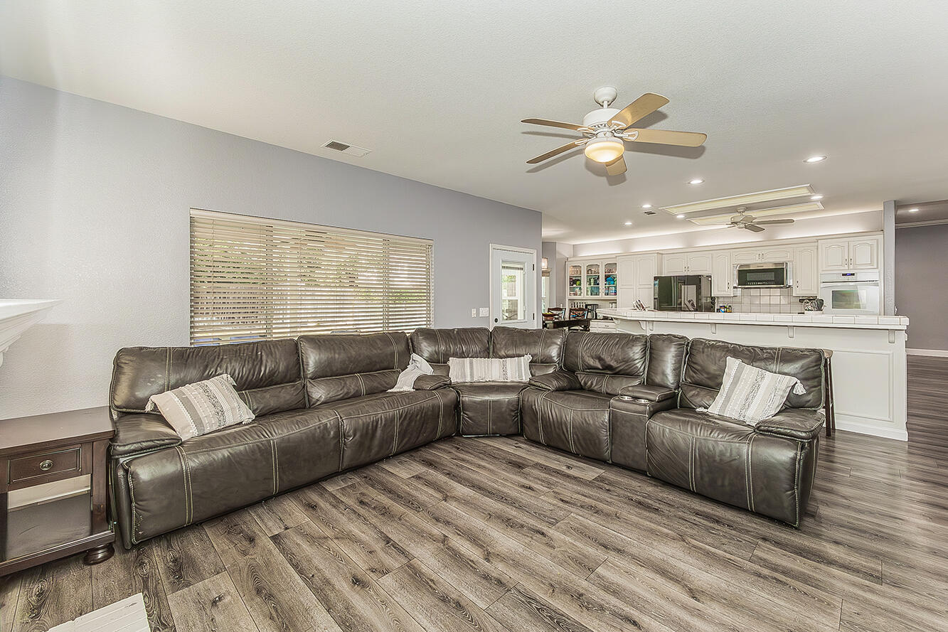 2409 SE Cottonwood Cir, Visalia, CA 93277