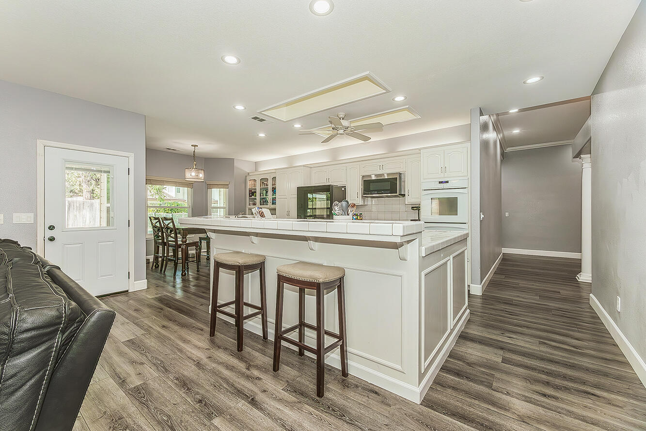 2409 SE Cottonwood Cir, Visalia, CA 93277