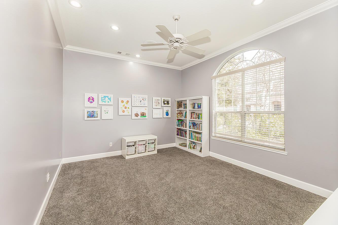 2409 SE Cottonwood Cir, Visalia, CA 93277