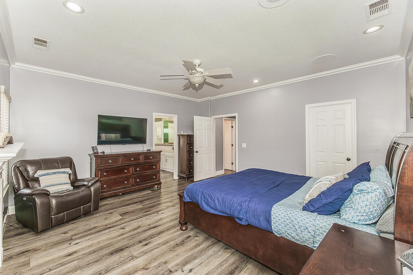 2409 SE Cottonwood Cir, Visalia, CA 93277