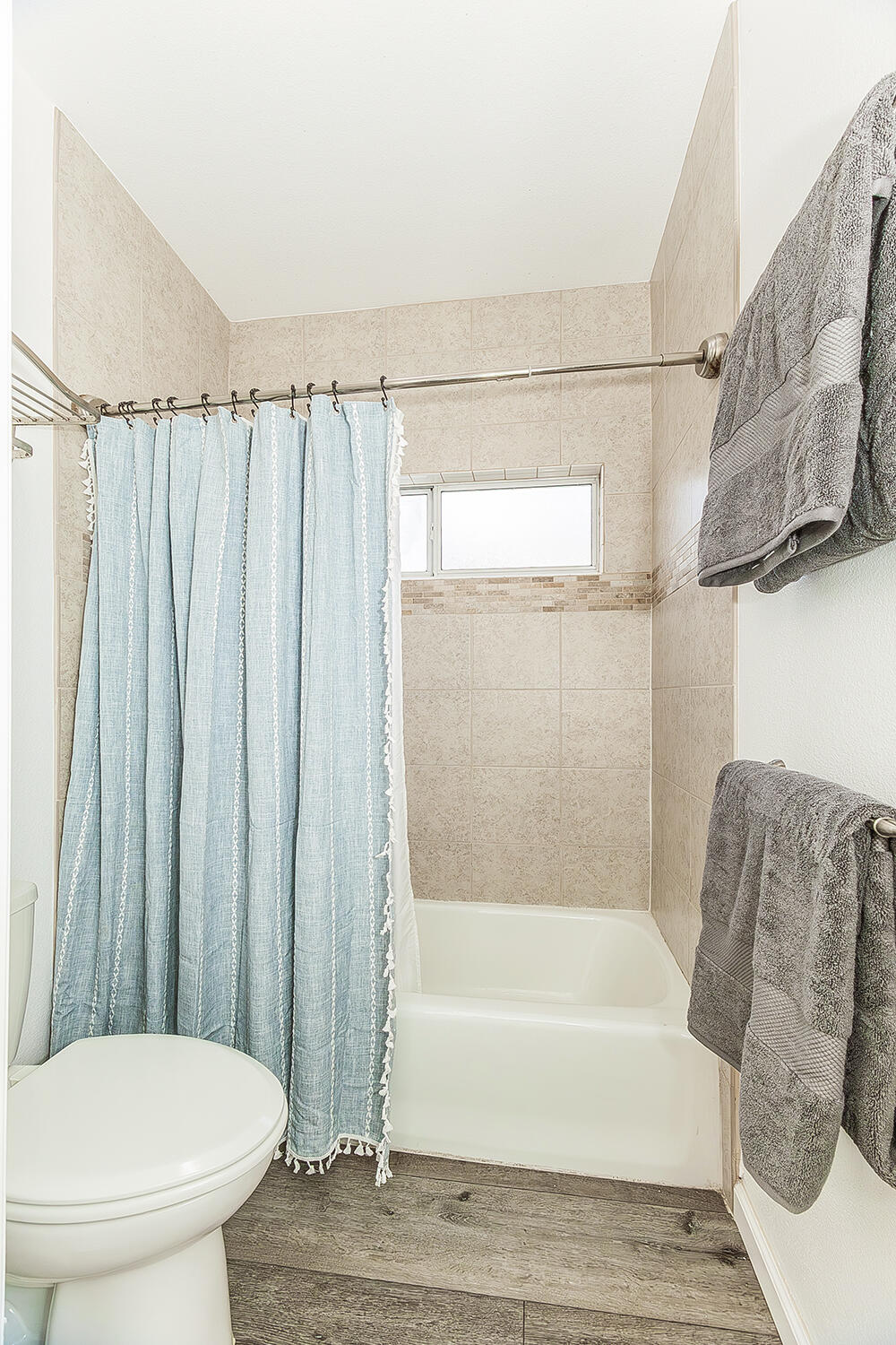 2409 SE Cottonwood Cir, Visalia, CA 93277