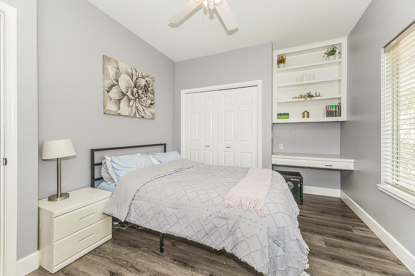 2409 SE Cottonwood Cir, Visalia, CA 93277