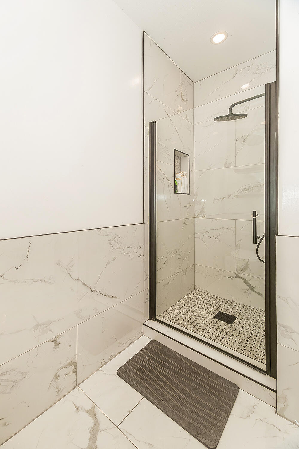 2409 SE Cottonwood Cir, Visalia, CA 93277