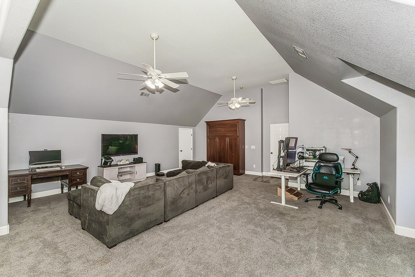 2409 SE Cottonwood Cir, Visalia, CA 93277