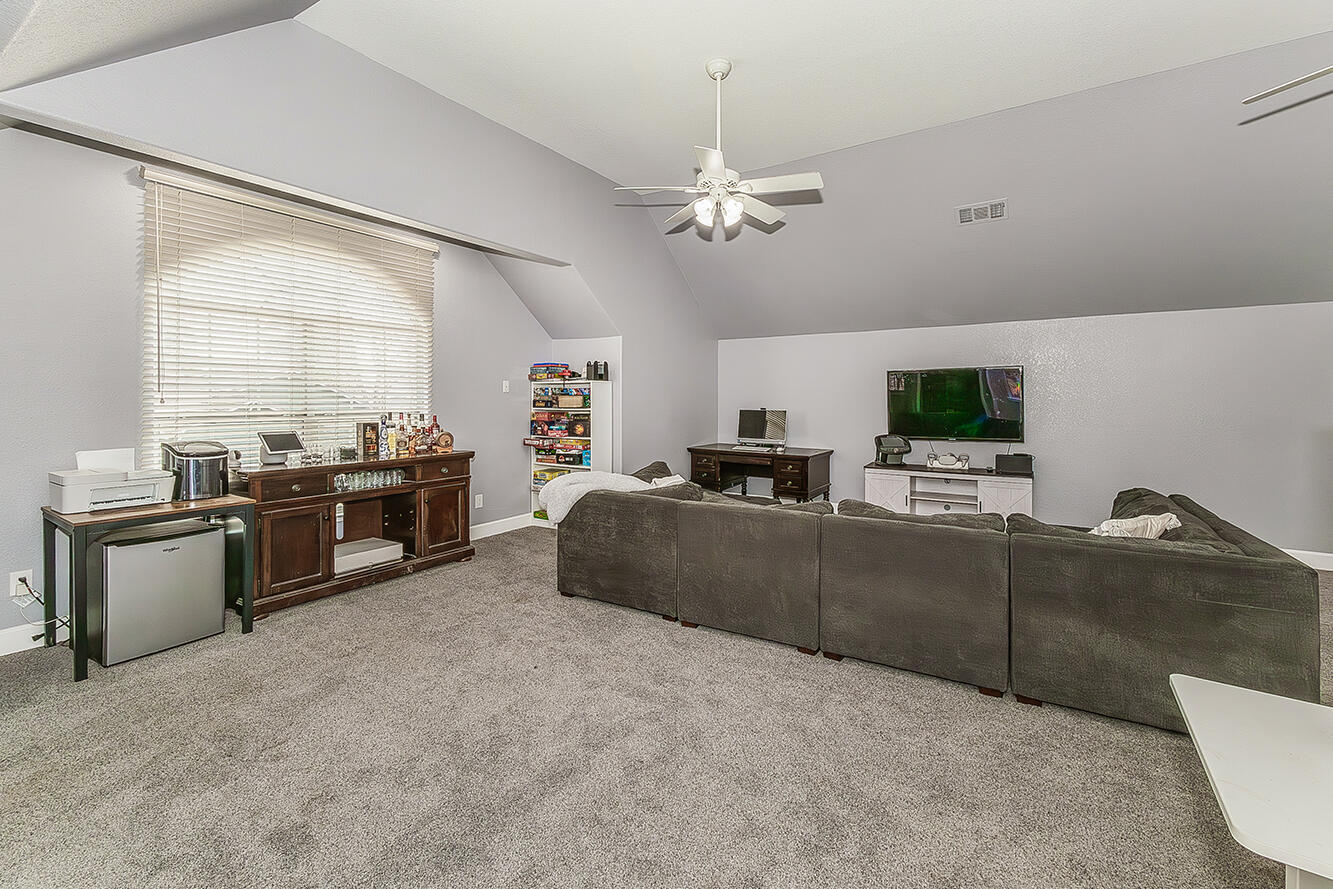 2409 SE Cottonwood Cir, Visalia, CA 93277