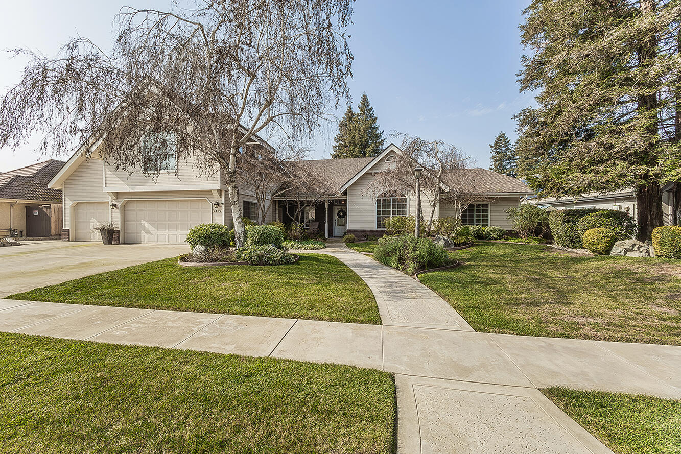 2409 SE Cottonwood Cir, Visalia, CA 93277