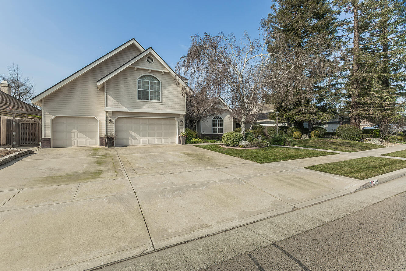 2409 SE Cottonwood Cir, Visalia, CA 93277