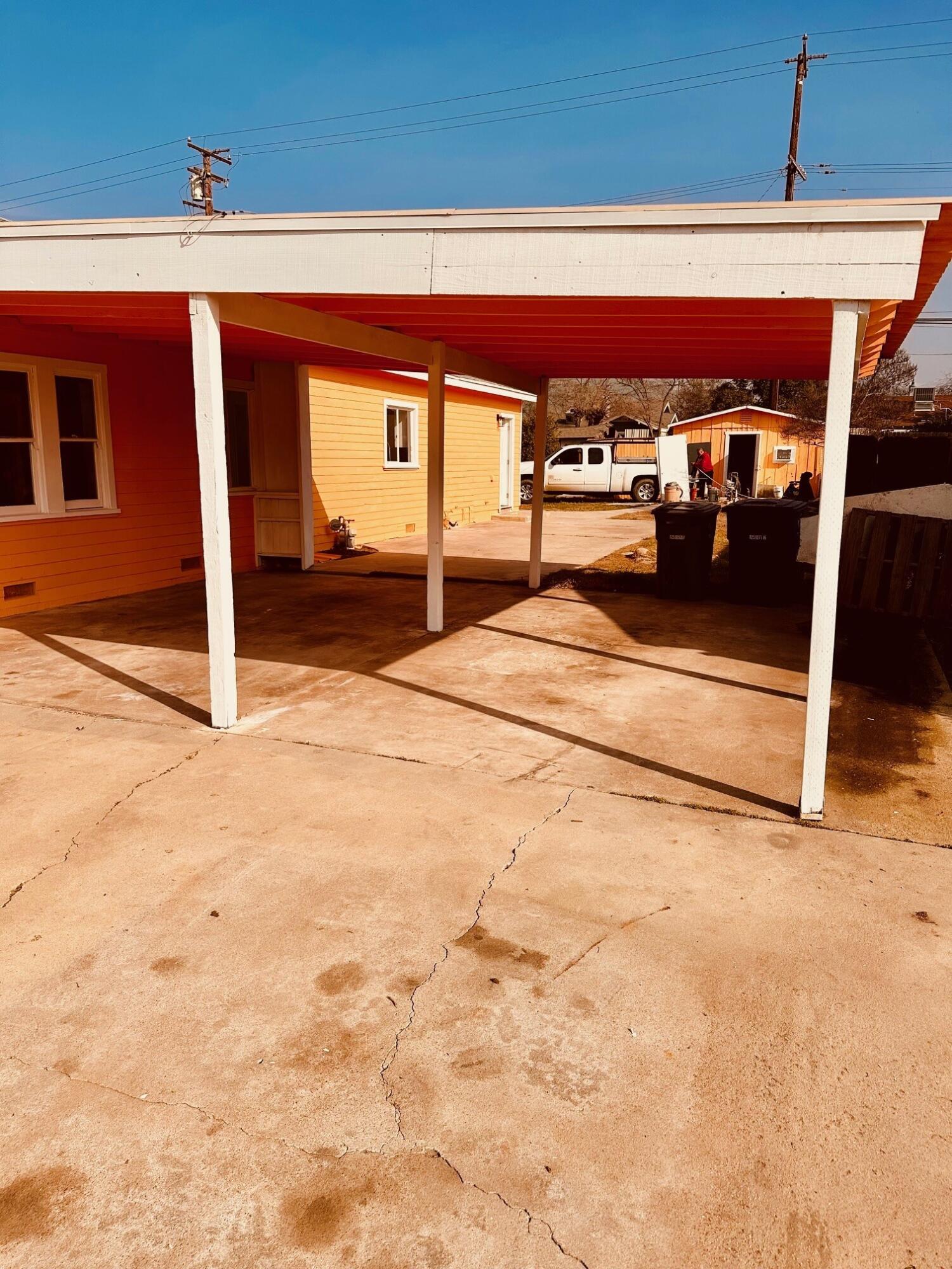 366 N Palm St, Woodlake, CA 93286