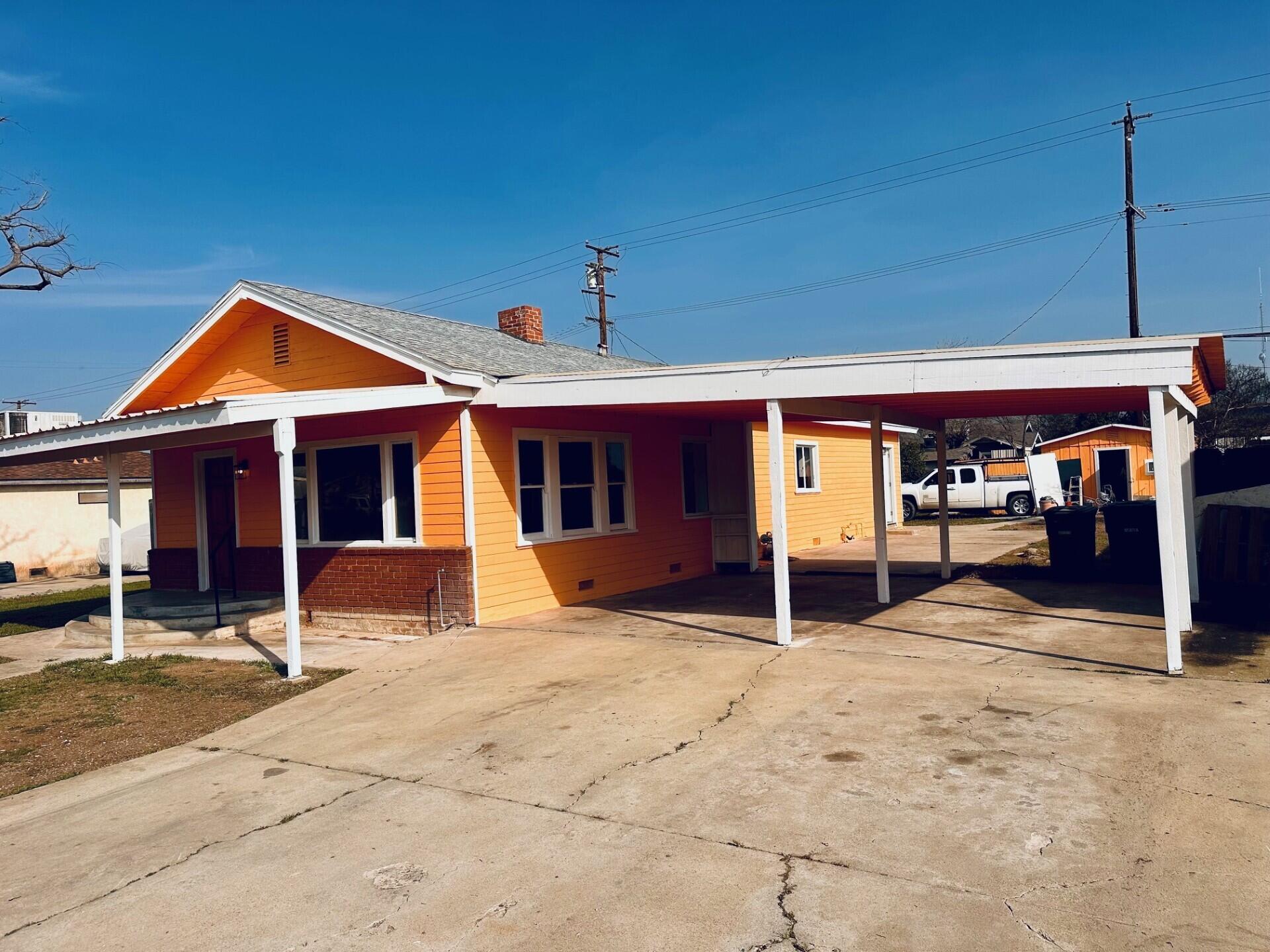 366 N Palm St, Woodlake, CA 93286