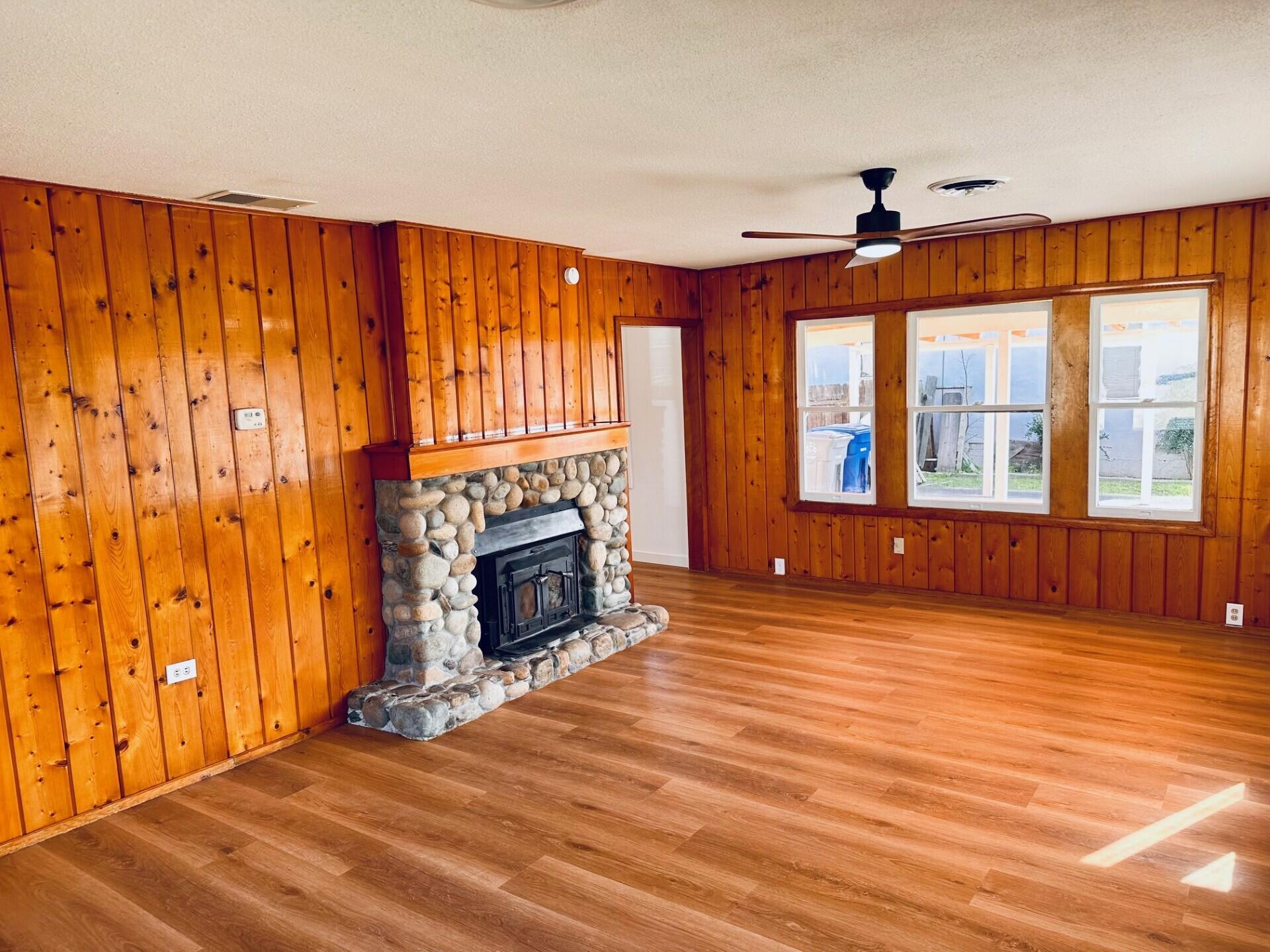 366 N Palm St, Woodlake, CA 93286