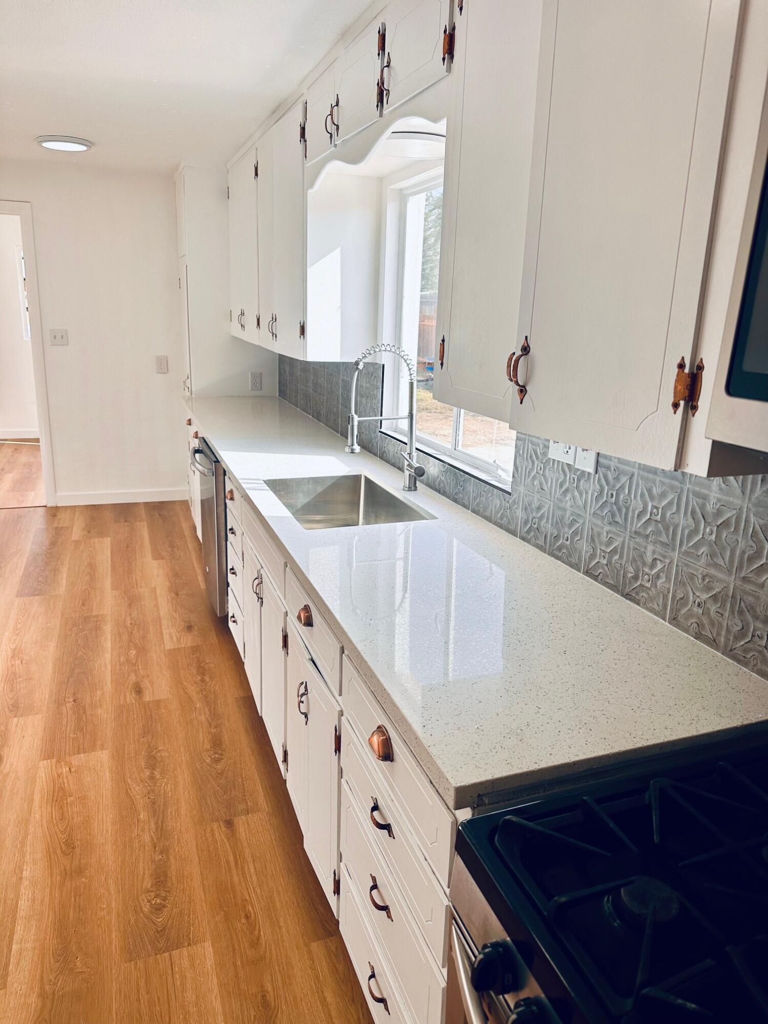 366 N Palm St, Woodlake, CA 93286