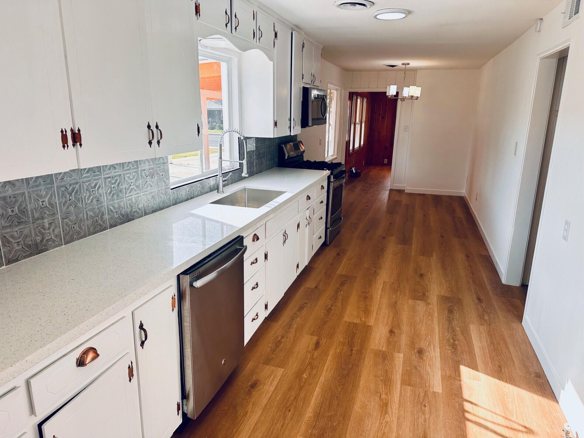 366 N Palm St, Woodlake, CA 93286