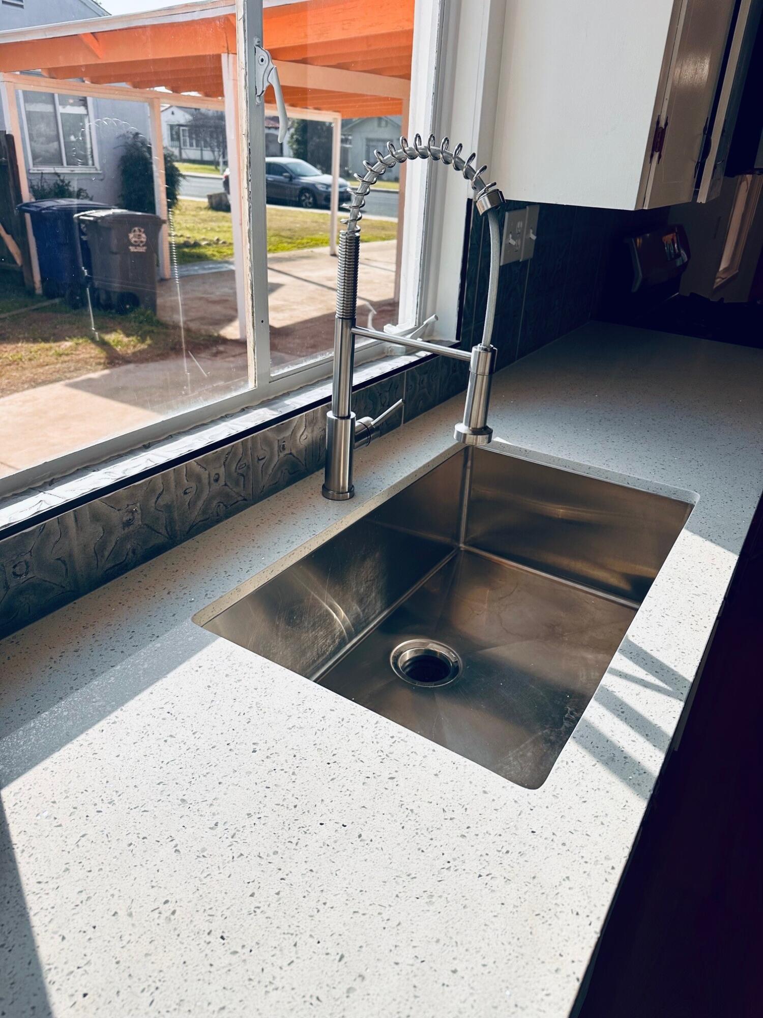 366 N Palm St, Woodlake, CA 93286