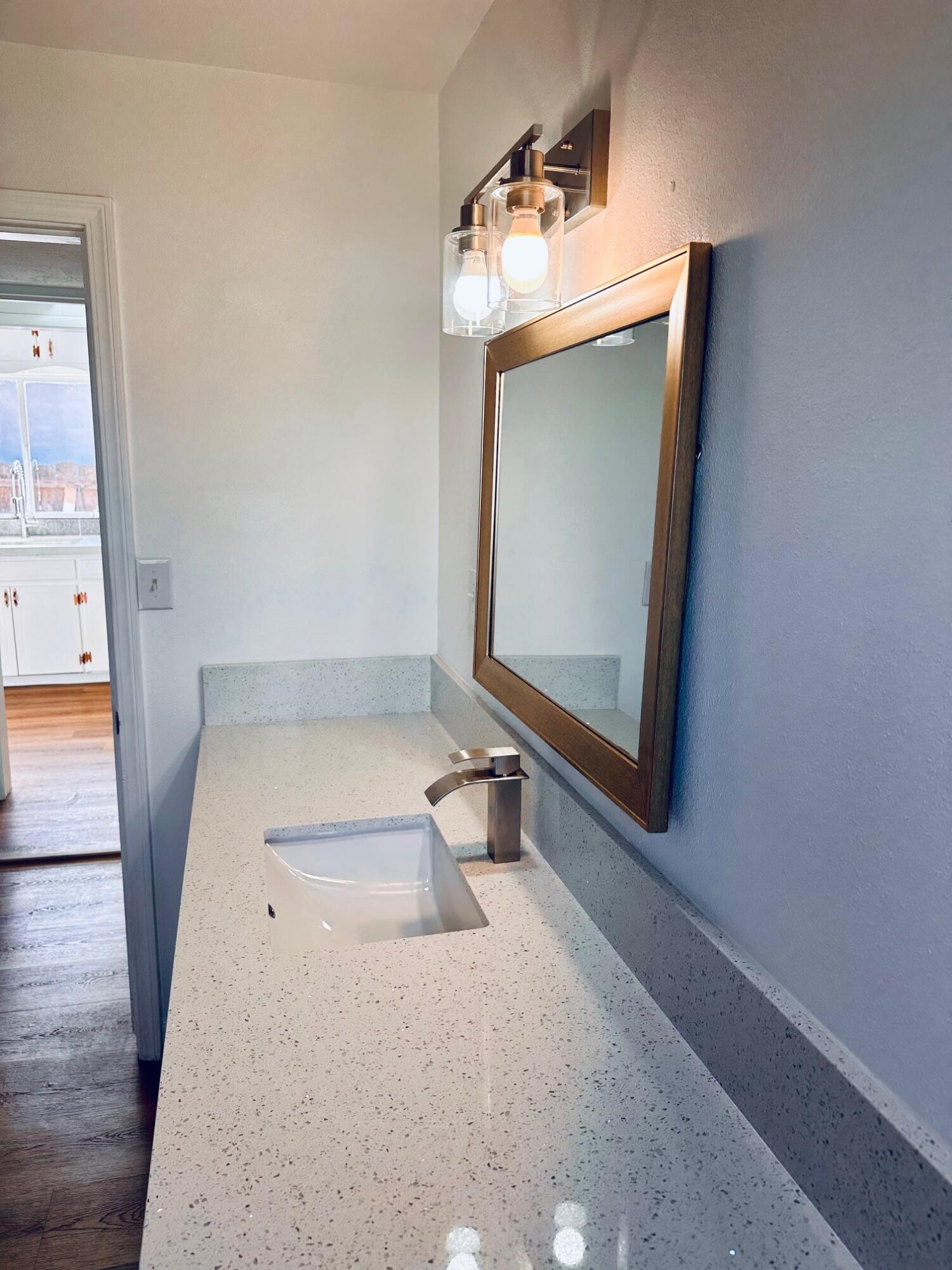 366 N Palm St, Woodlake, CA 93286