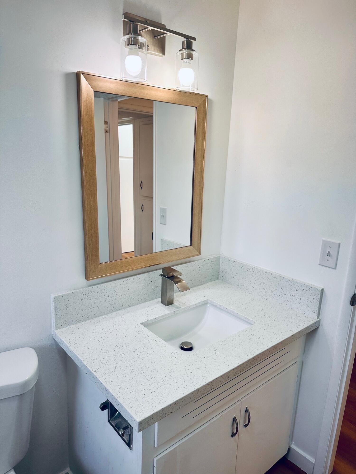 366 N Palm St, Woodlake, CA 93286