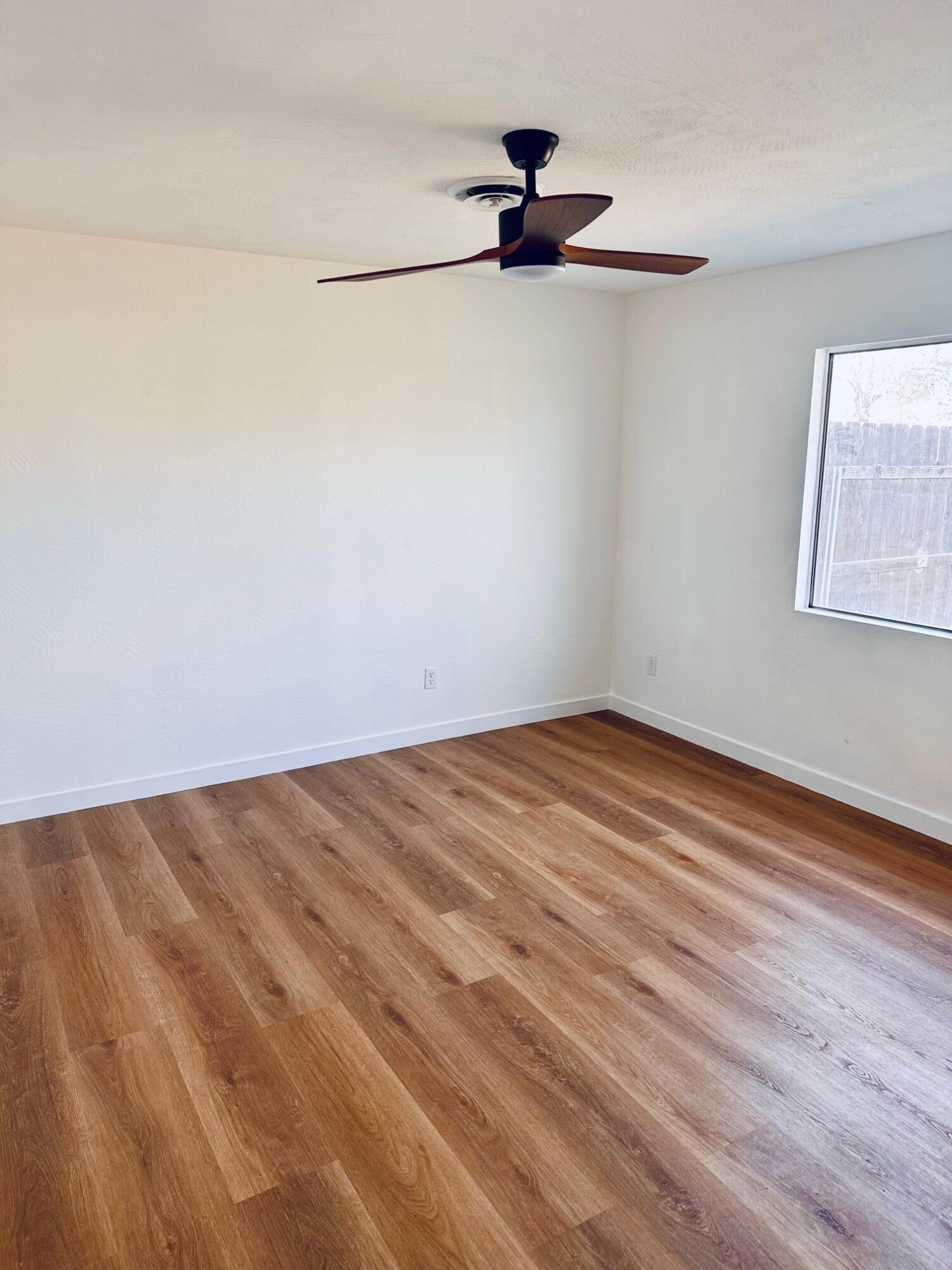 366 N Palm St, Woodlake, CA 93286