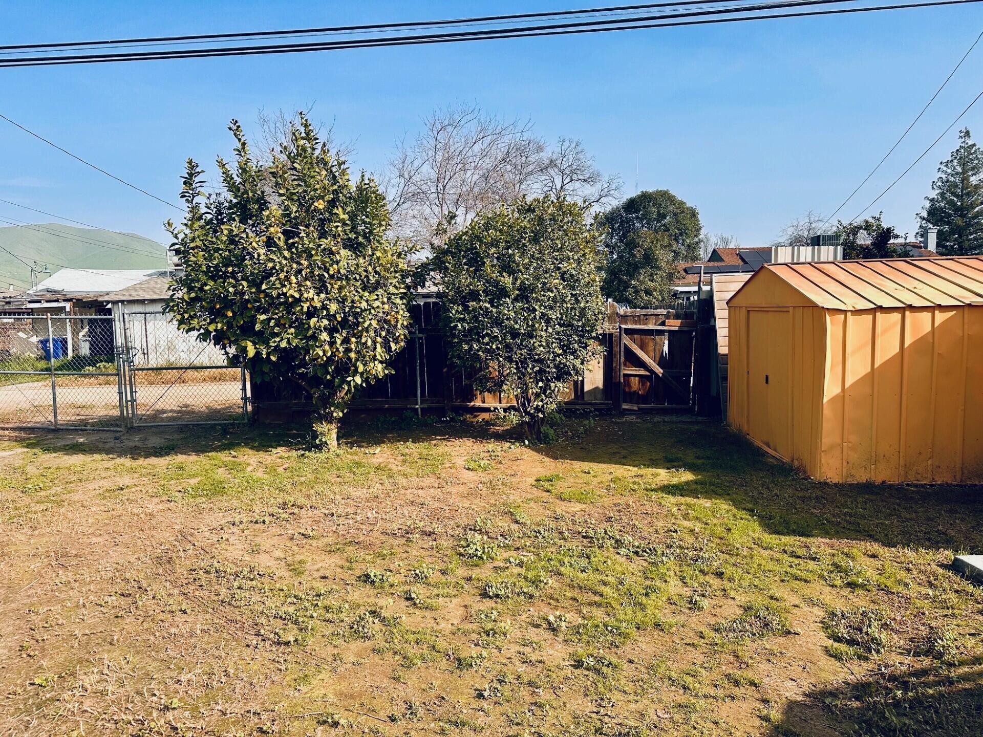 366 N Palm St, Woodlake, CA 93286