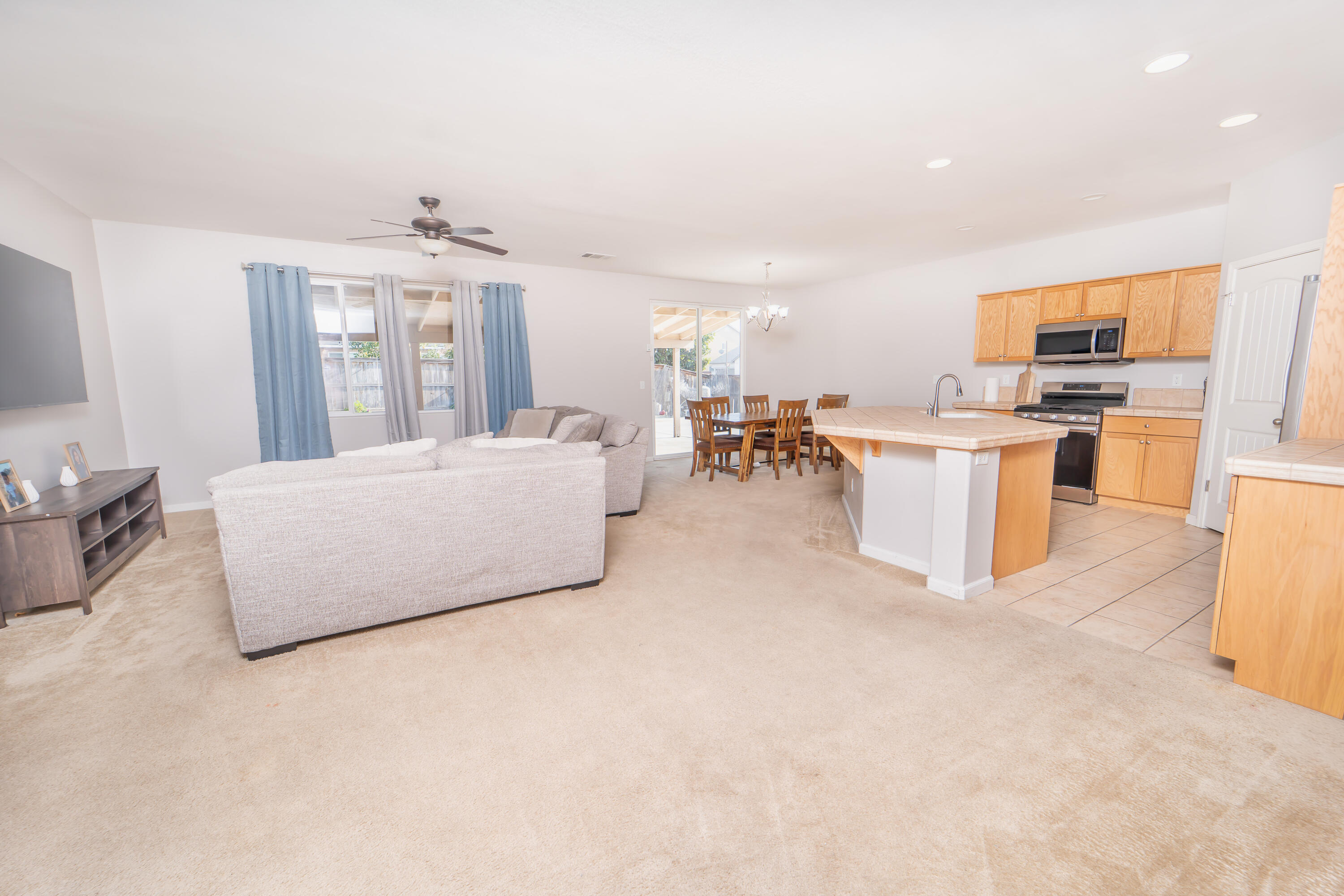 900 Heather Ave, Dinuba, CA 93618