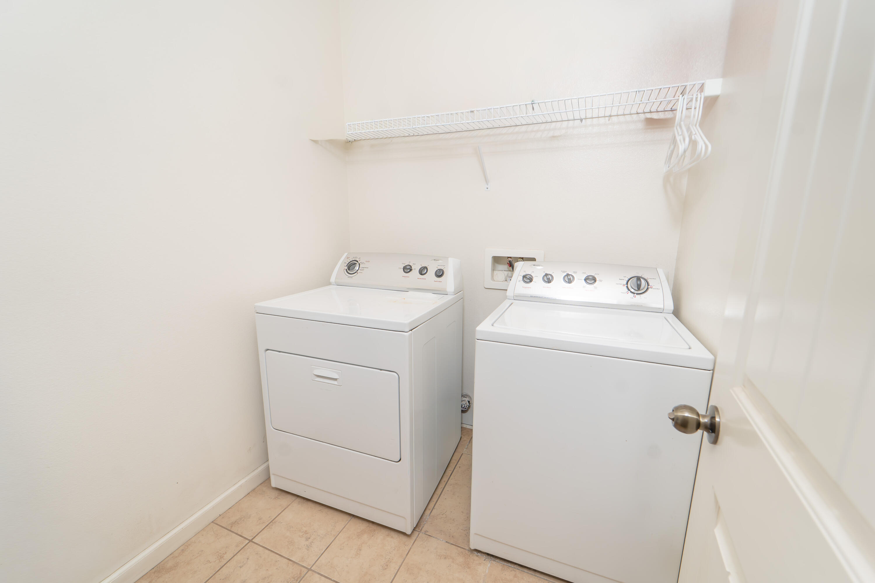 900 Heather Ave, Dinuba, CA 93618