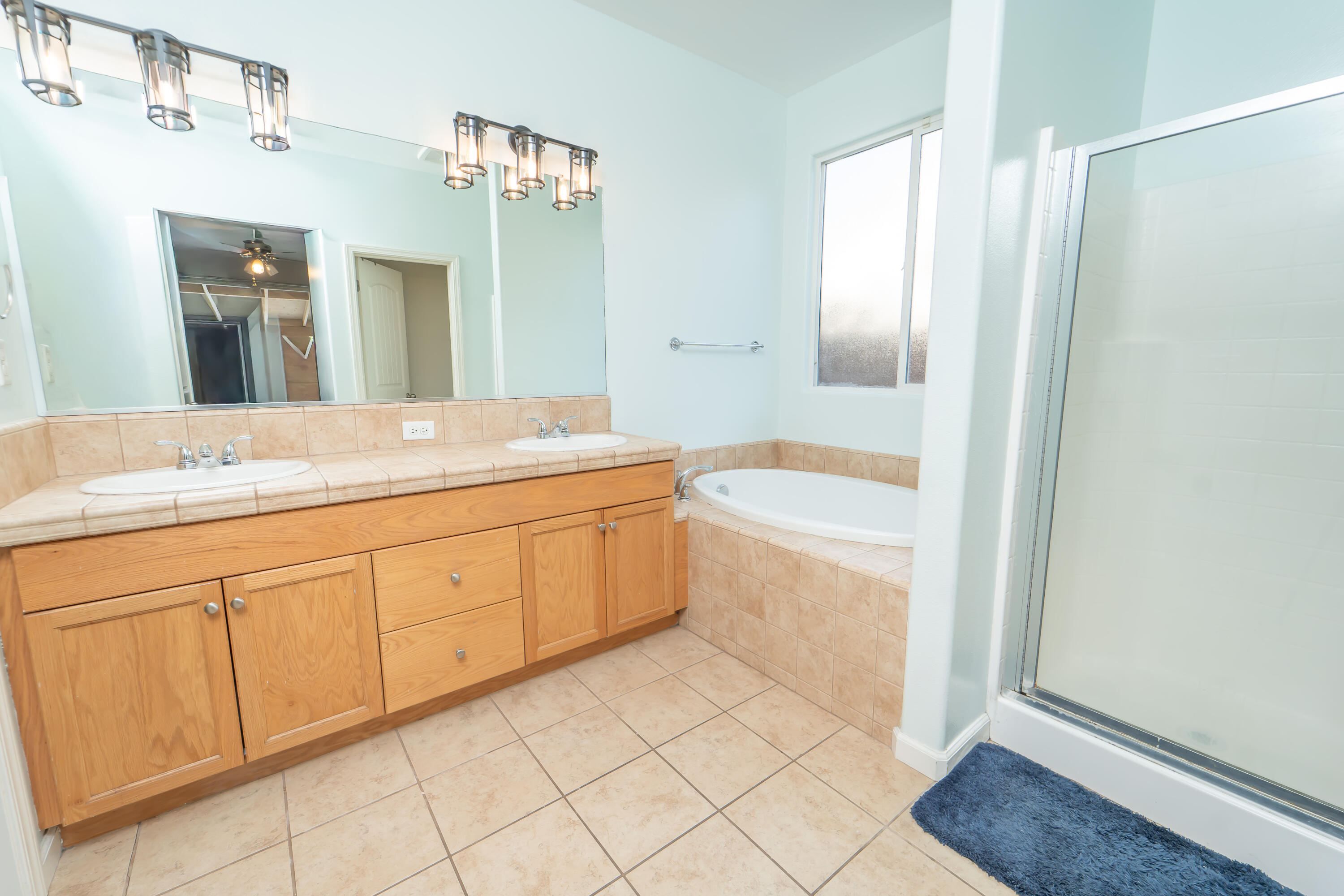 900 Heather Ave, Dinuba, CA 93618