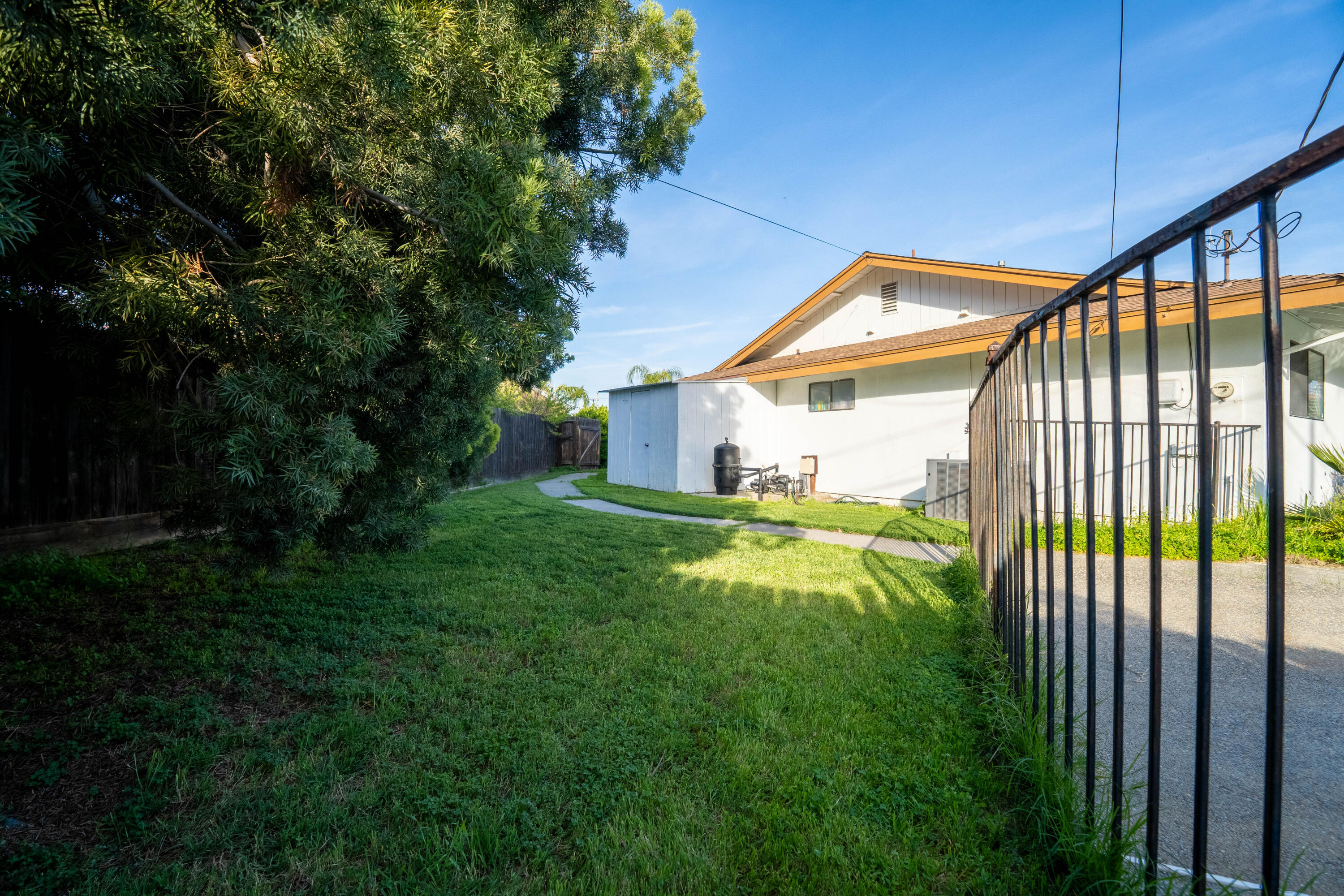 2135 S Woodland St, Visalia, CA 93277