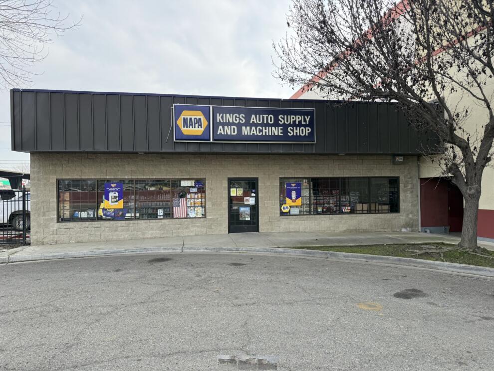 133 E St, Lemoore, CA 93245