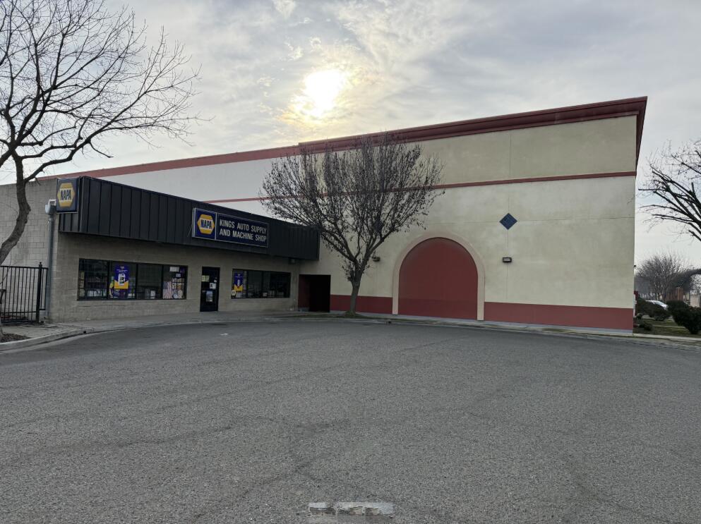 133 E St, Lemoore, CA 93245