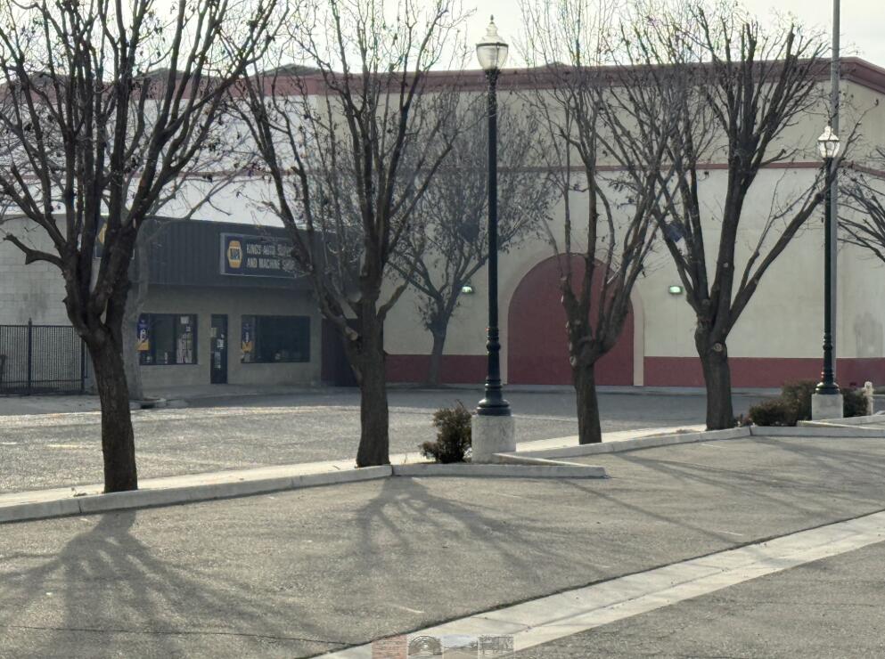 133 E St, Lemoore, CA 93245