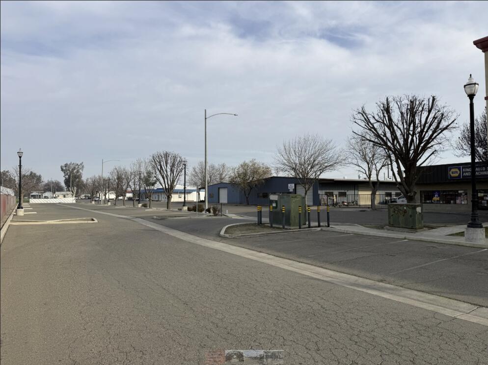133 E St, Lemoore, CA 93245