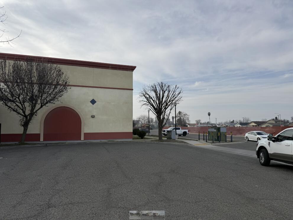 133 E St, Lemoore, CA 93245