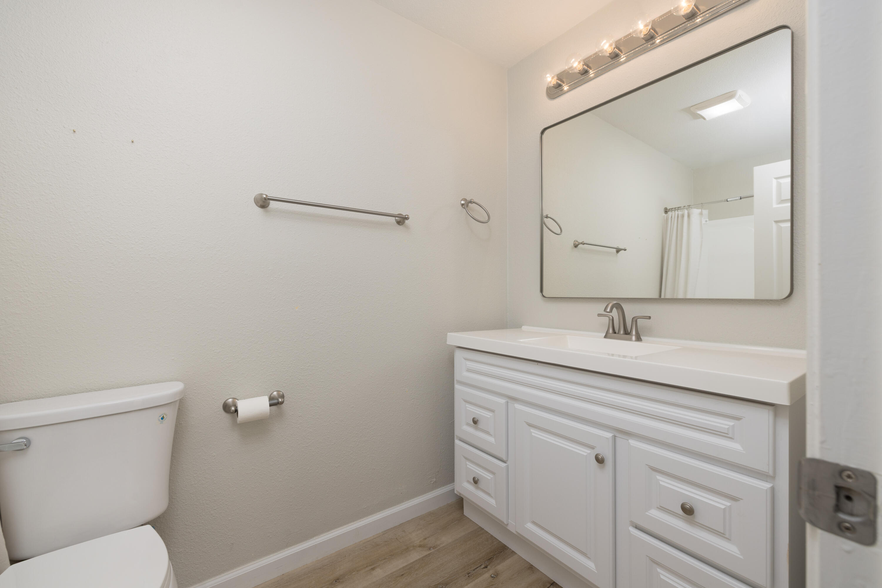 5473 W Santa Ana Ave, Fresno, CA 93722