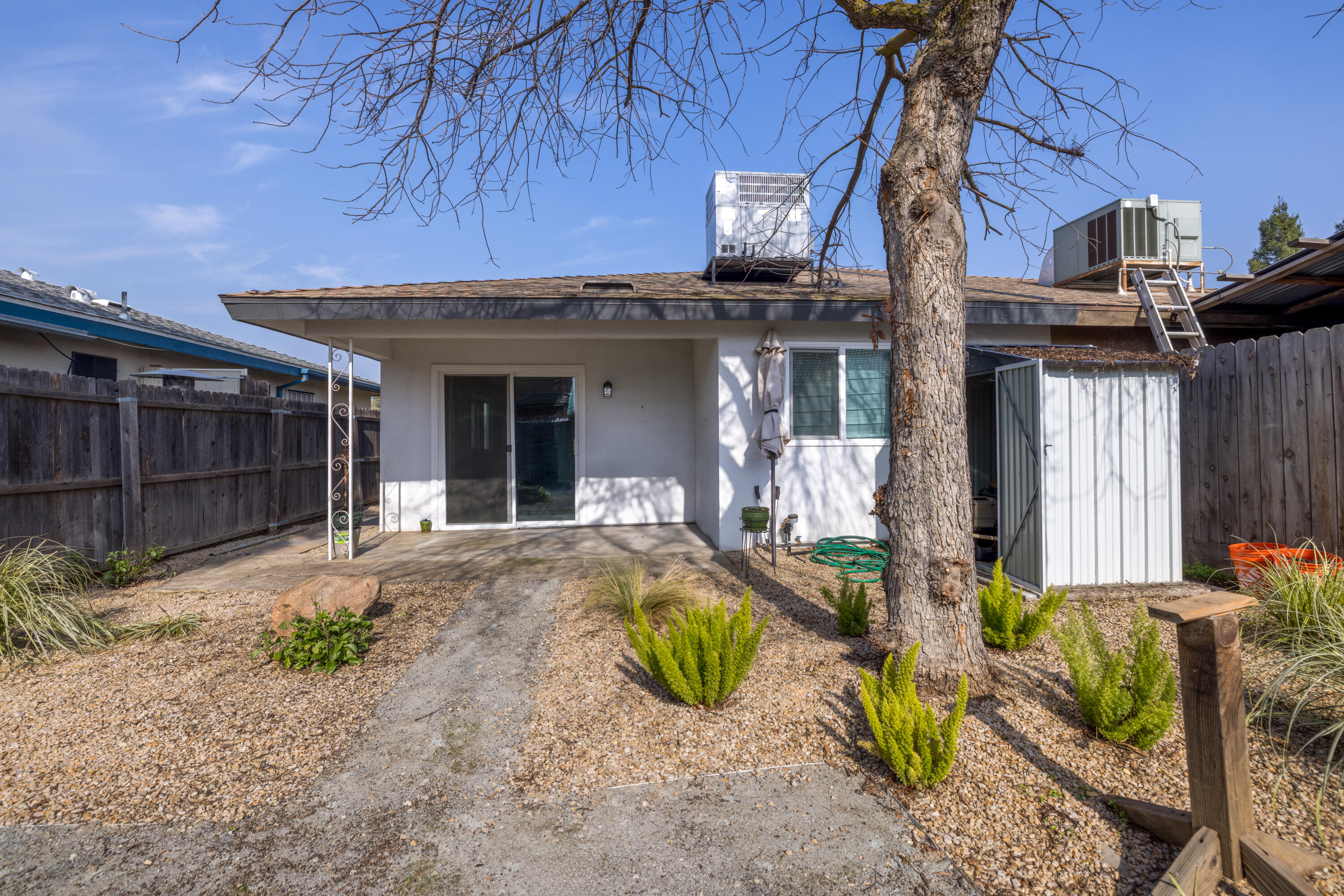 5473 W Santa Ana Ave, Fresno, CA 93722