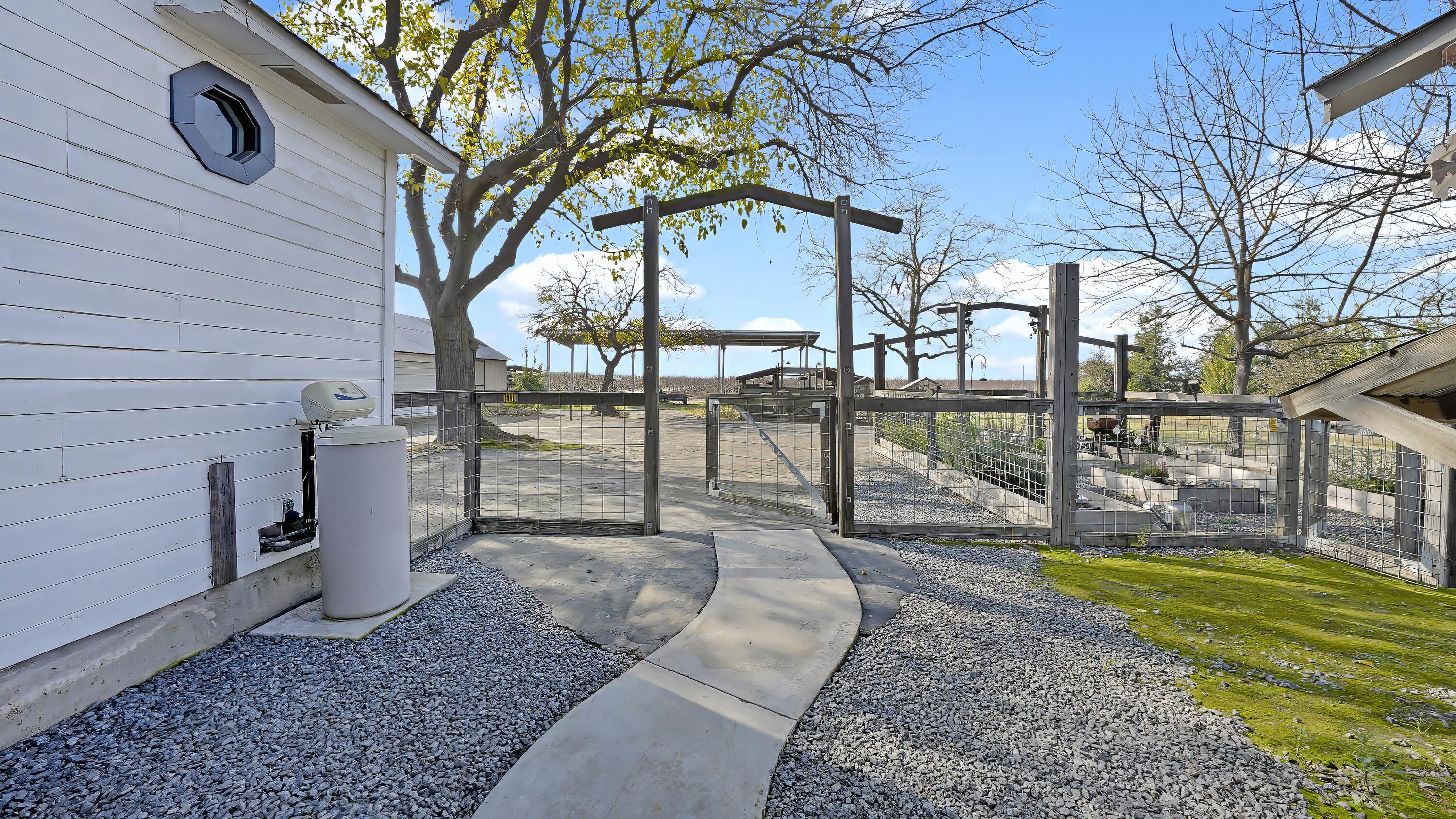 41709 Road 52, Reedley, CA 93654