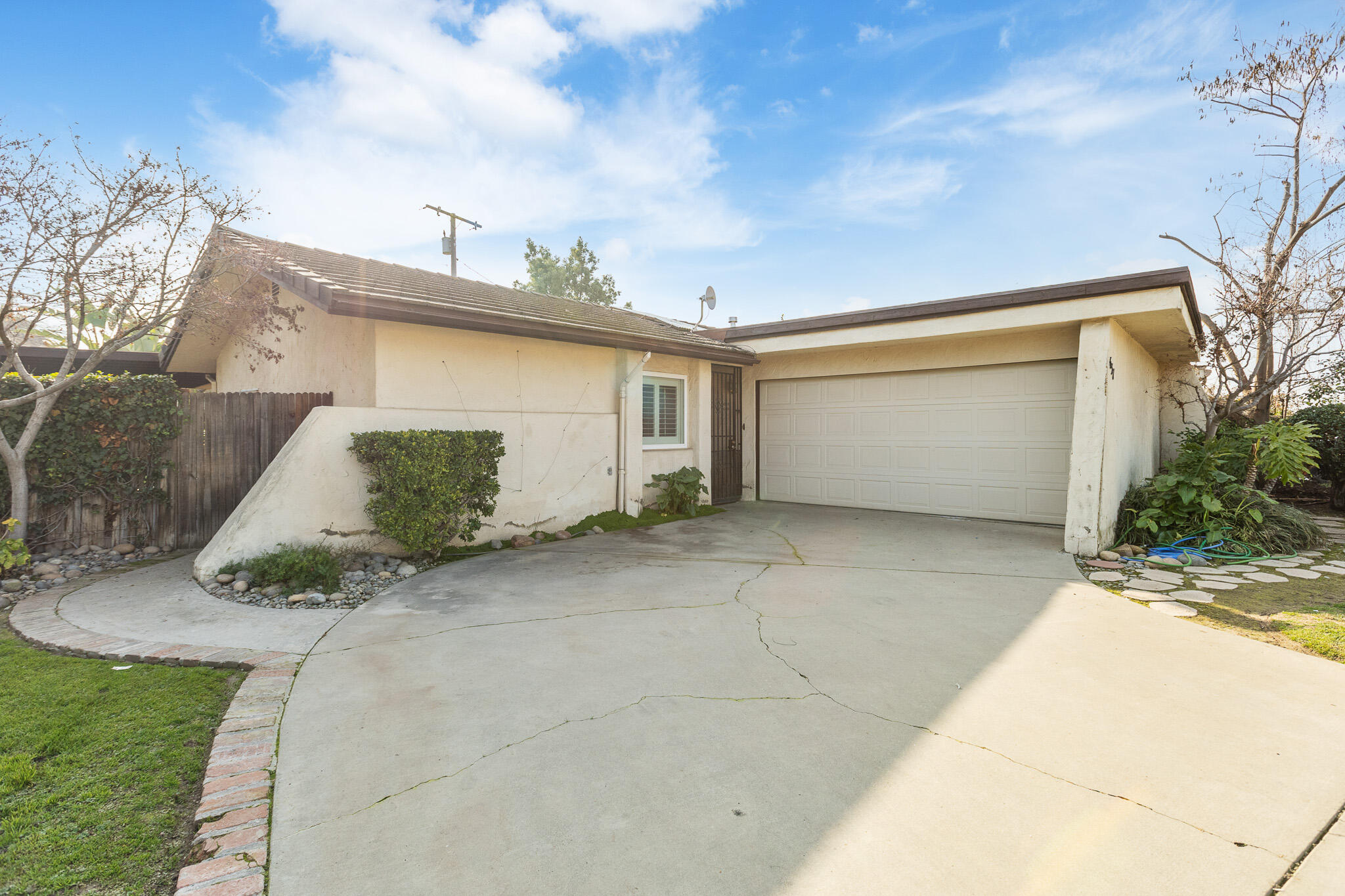 637 Village Green St, Porterville, CA 93257