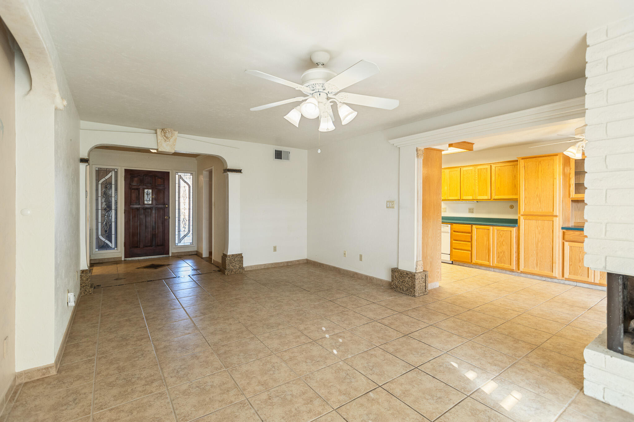 637 Village Green St, Porterville, CA 93257