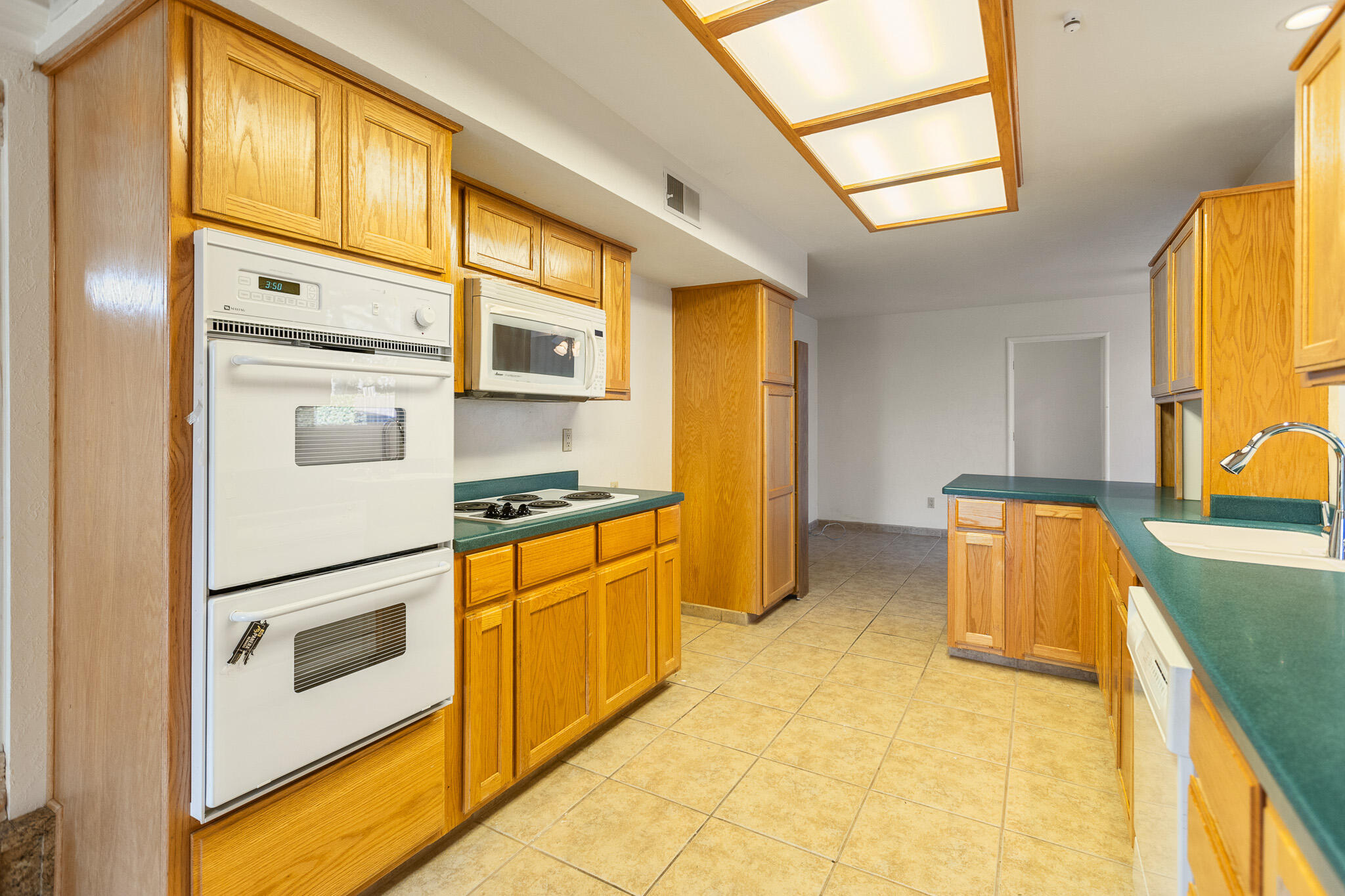 637 Village Green St, Porterville, CA 93257