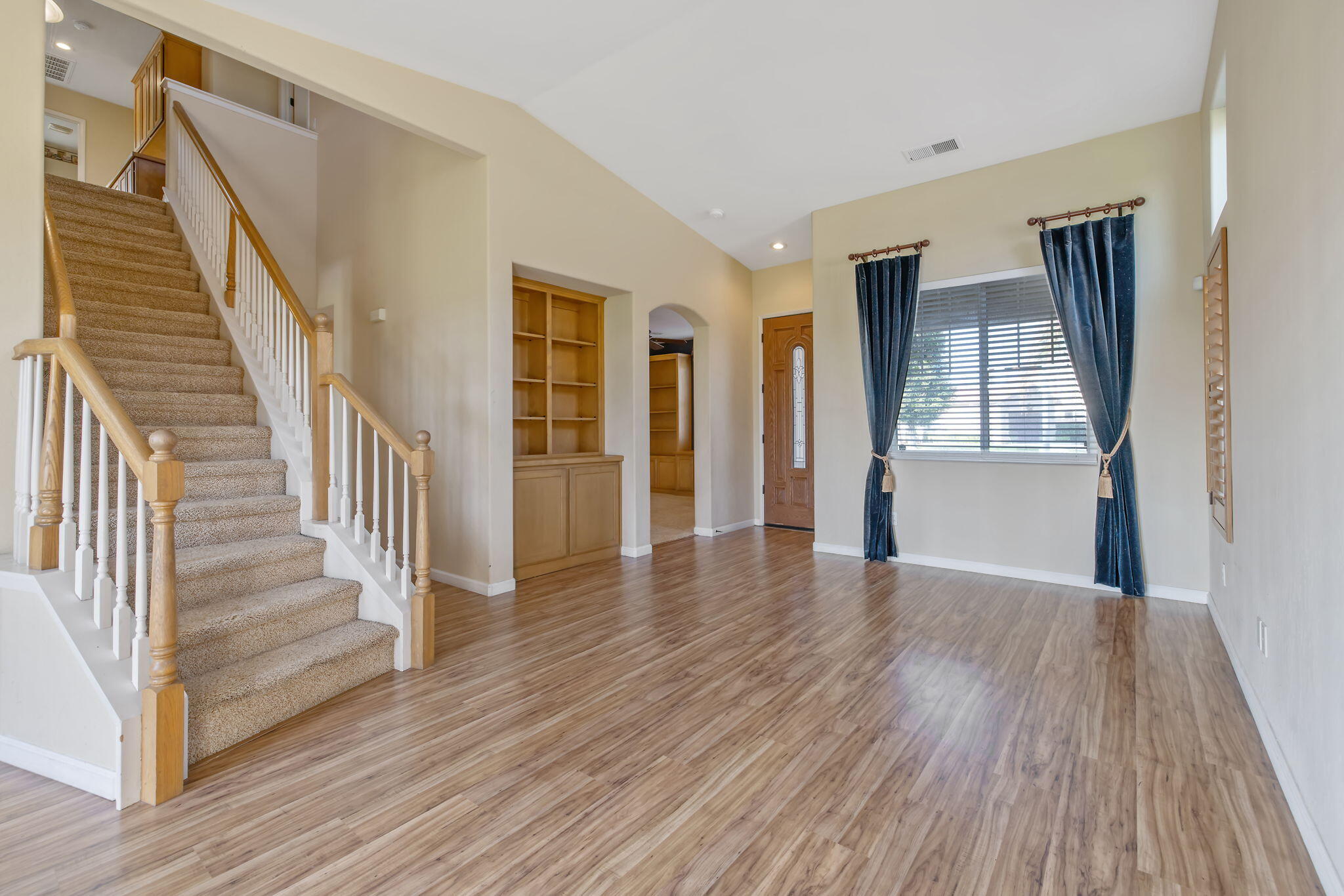 5586 E Atchison St, Fresno, CA 93727