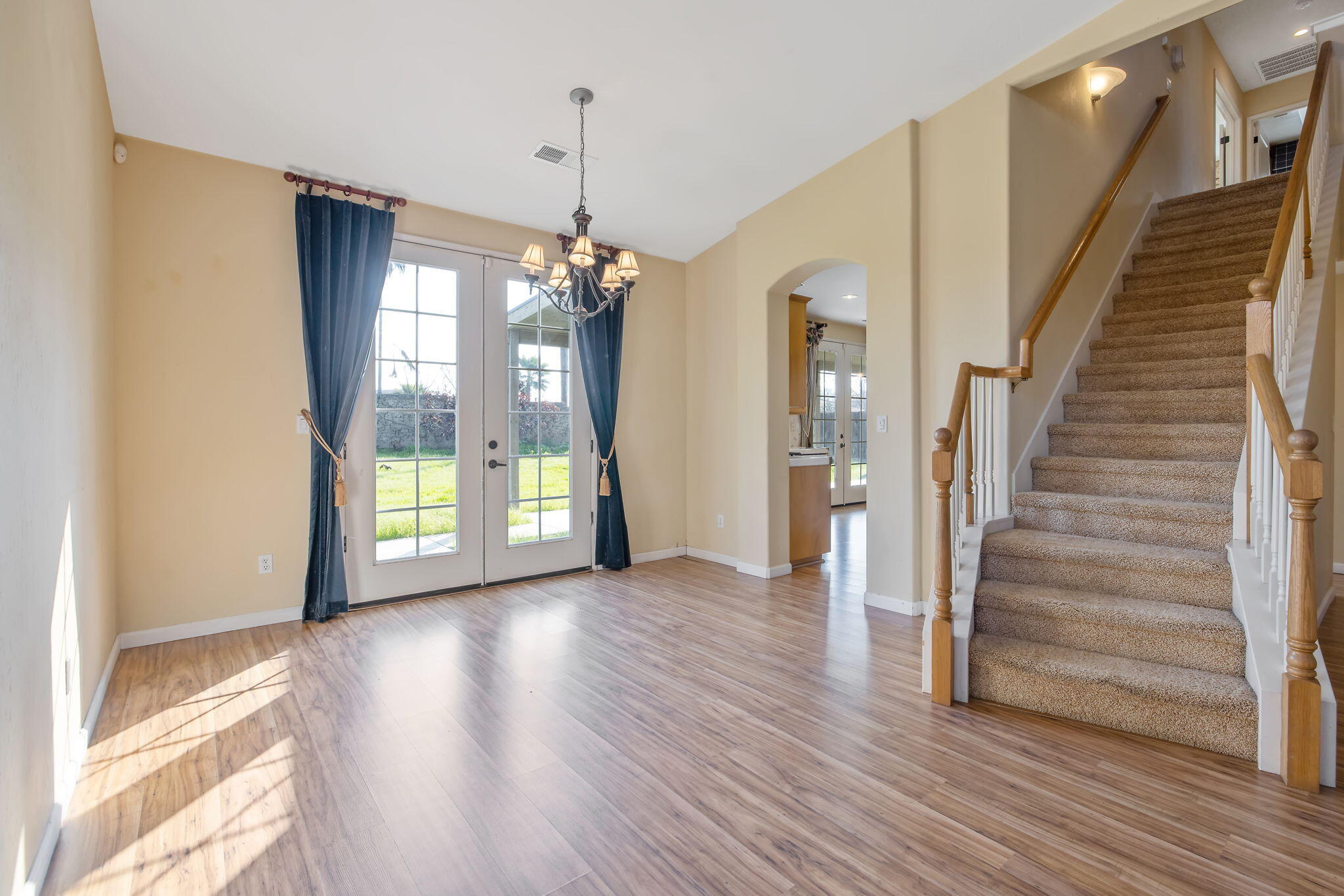 5586 E Atchison St, Fresno, CA 93727