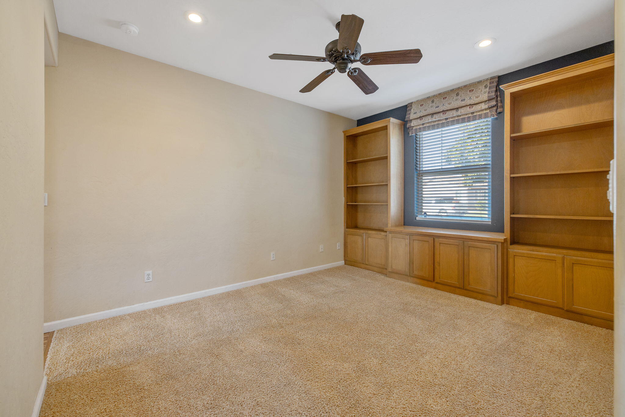 5586 E Atchison St, Fresno, CA 93727