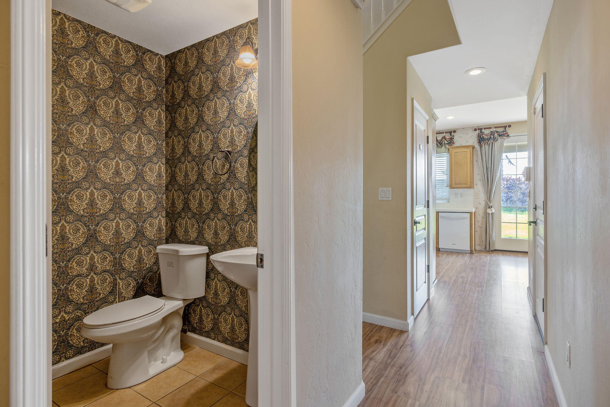 5586 E Atchison St, Fresno, CA 93727