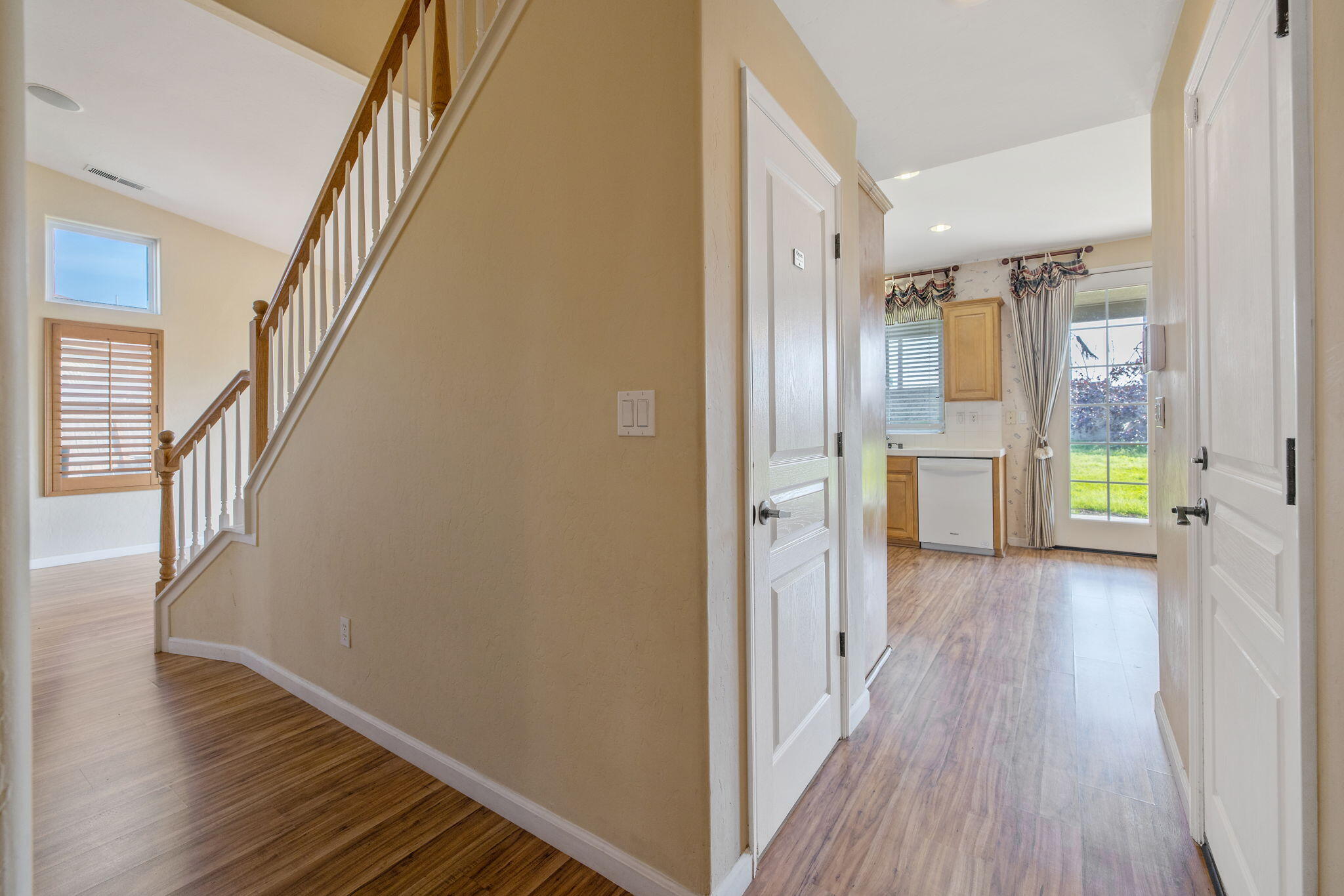 5586 E Atchison St, Fresno, CA 93727