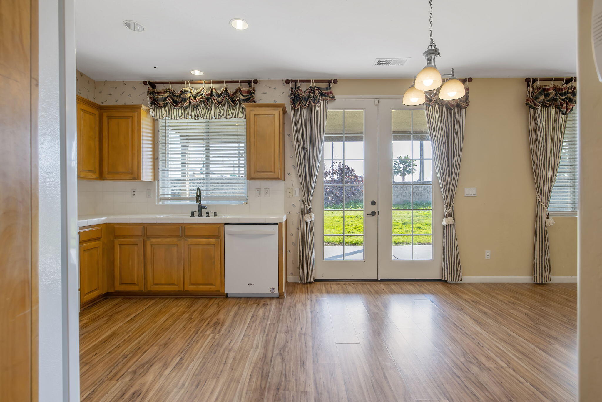 5586 E Atchison St, Fresno, CA 93727