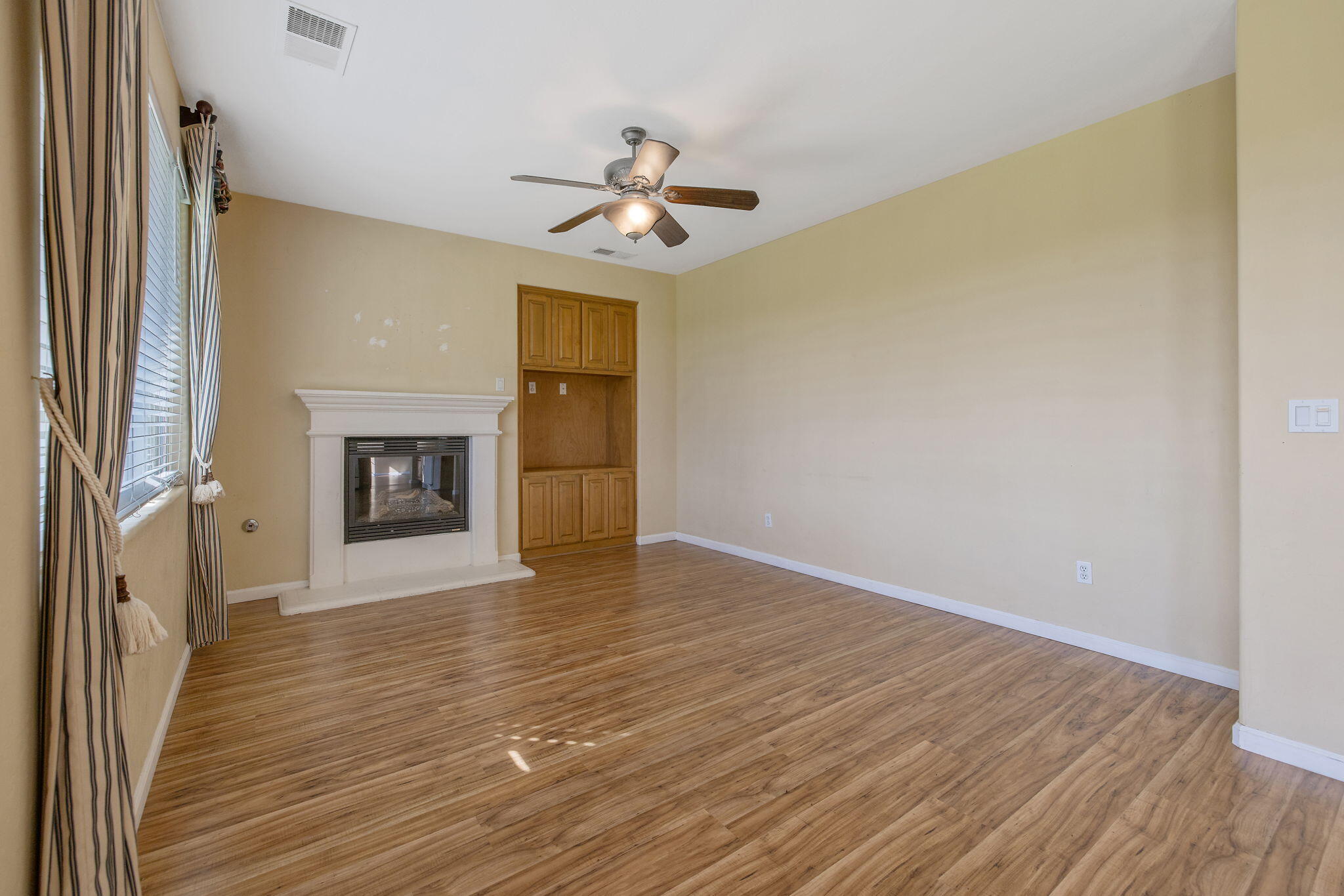 5586 E Atchison St, Fresno, CA 93727