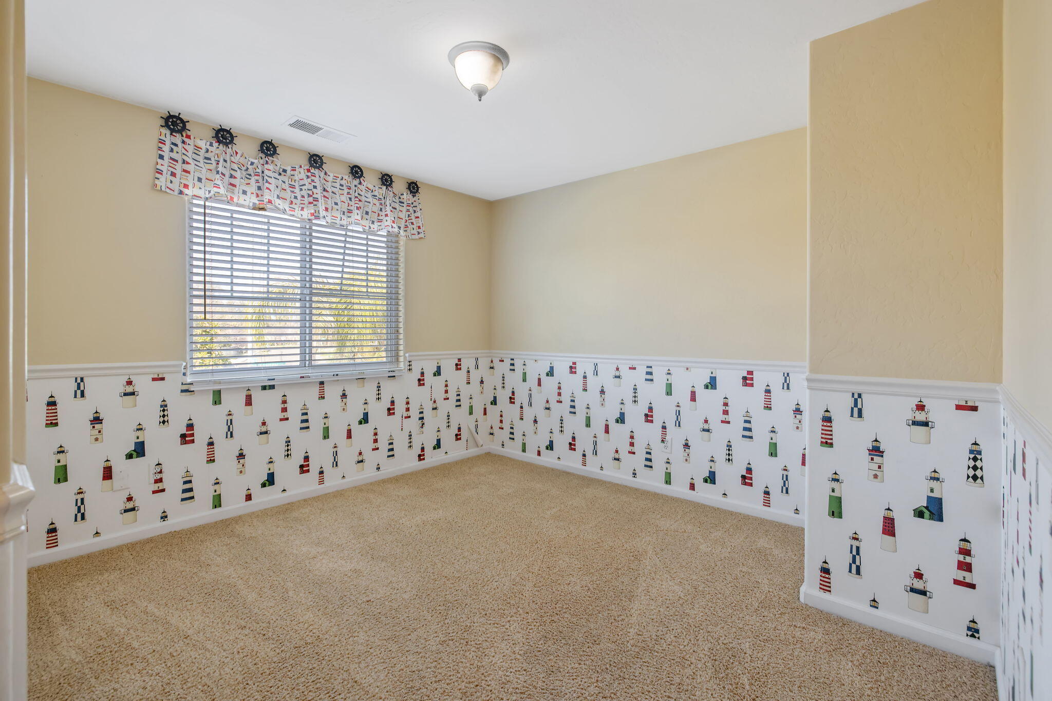 5586 E Atchison St, Fresno, CA 93727