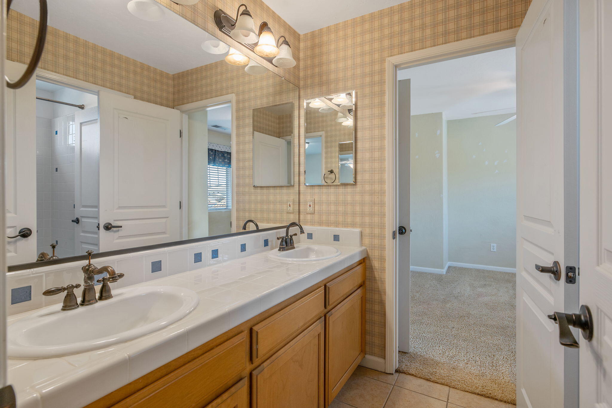 5586 E Atchison St, Fresno, CA 93727