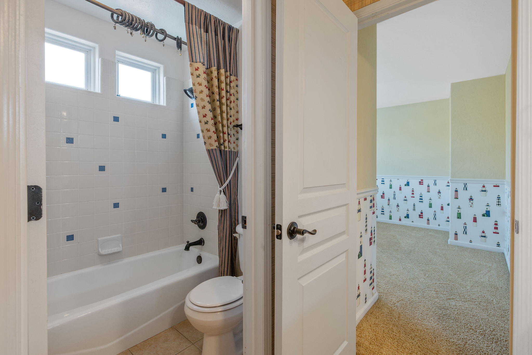 5586 E Atchison St, Fresno, CA 93727