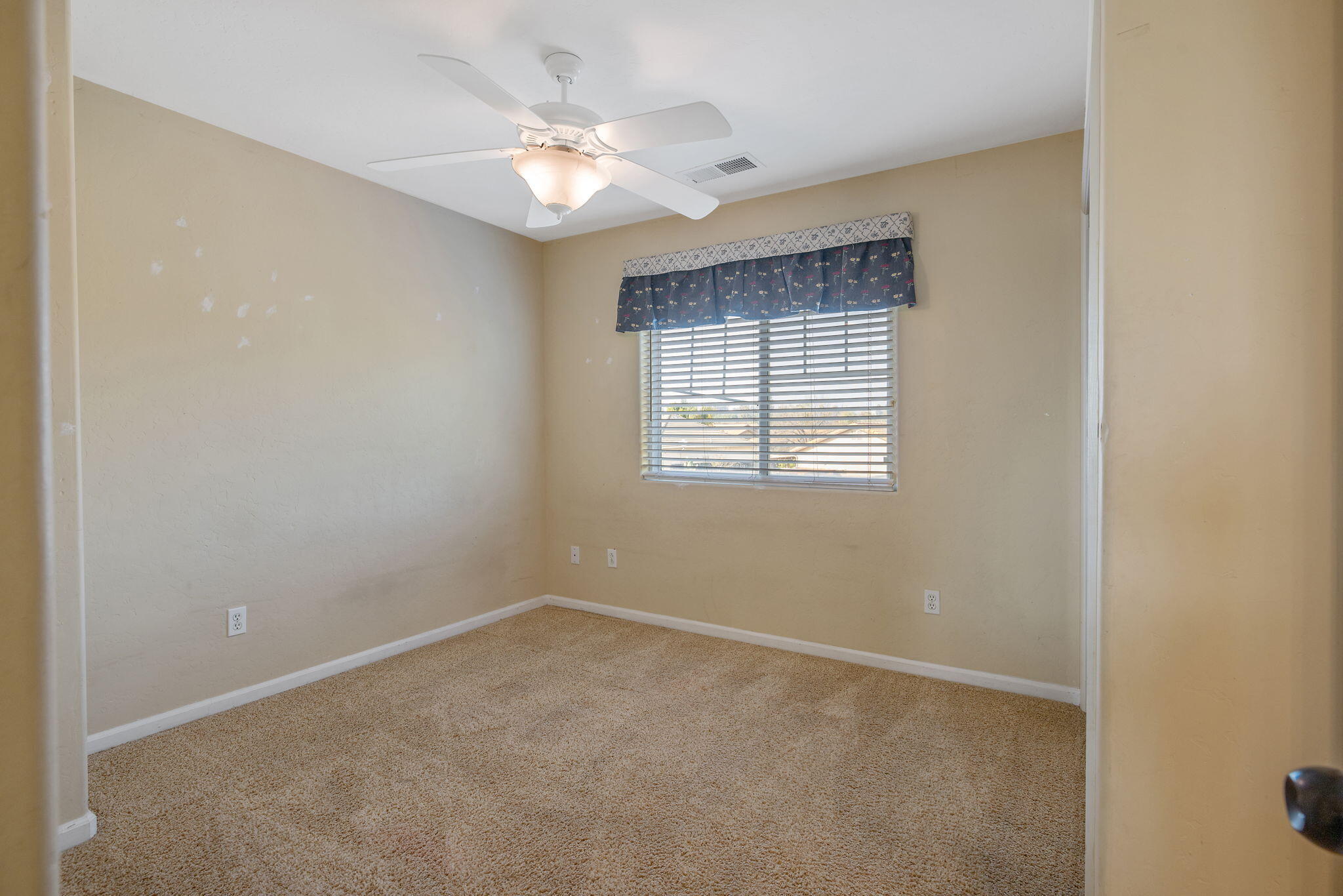 5586 E Atchison St, Fresno, CA 93727