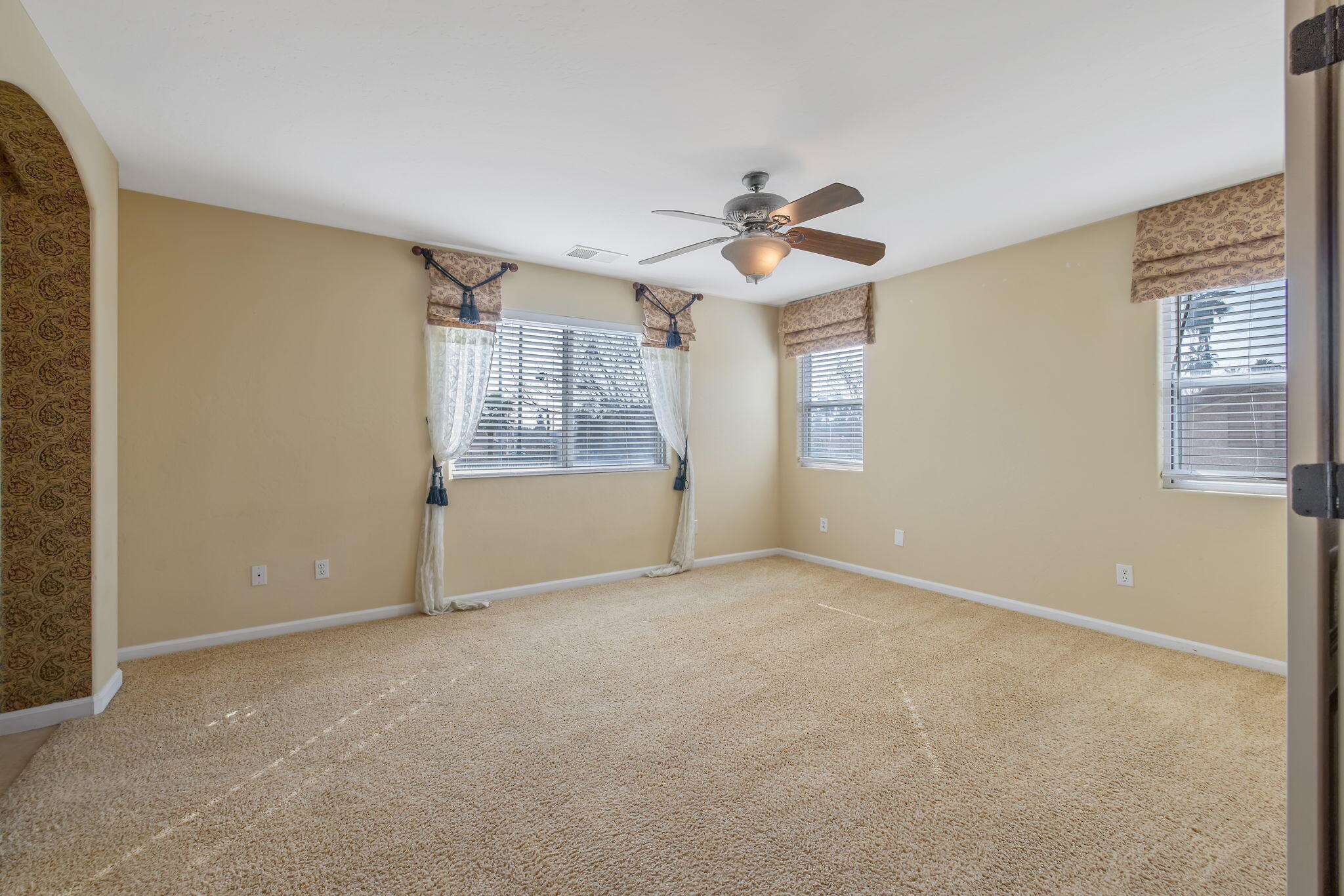 5586 E Atchison St, Fresno, CA 93727