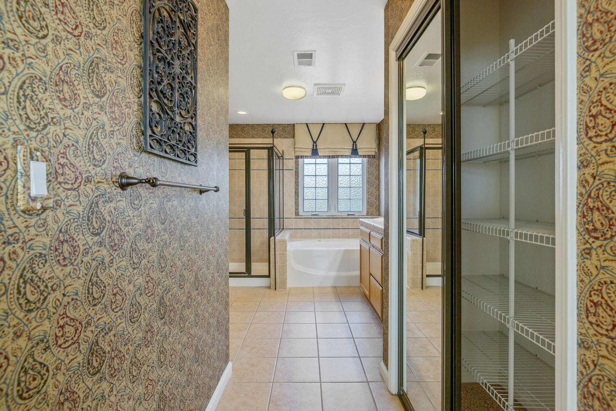 5586 E Atchison St, Fresno, CA 93727