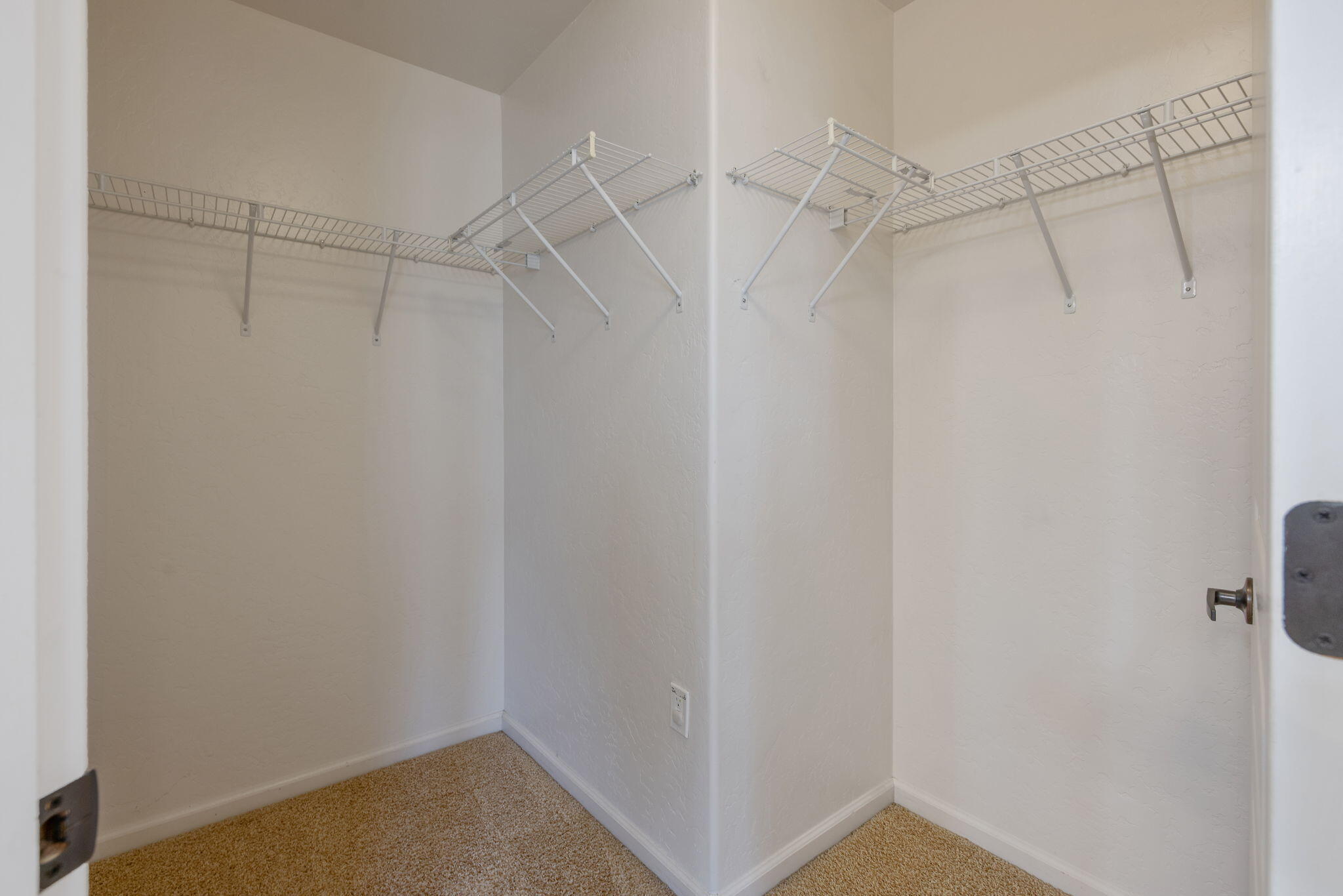 5586 E Atchison St, Fresno, CA 93727